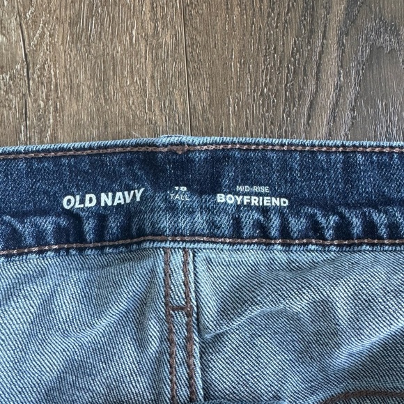 Old Navy Jeans.  Women’s size 18 Tall.  Mid rise Boyfriend jeans.  Dark wash. - Picture 4 of 9